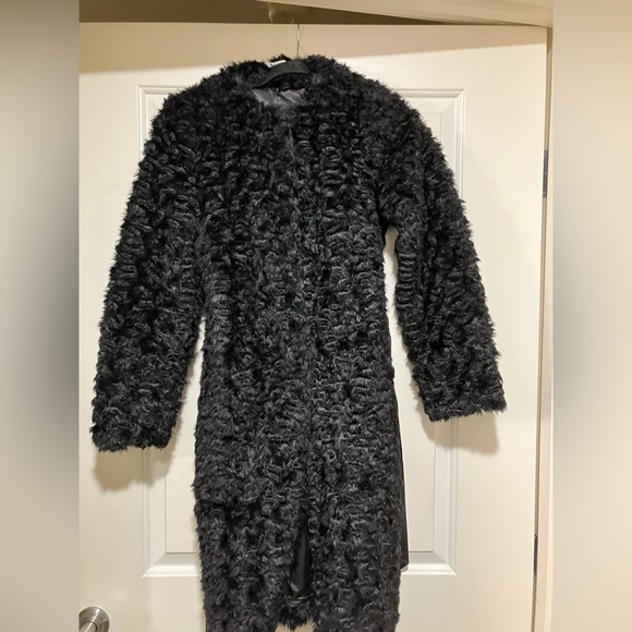 Faux fur coat - Picture 2 of 4